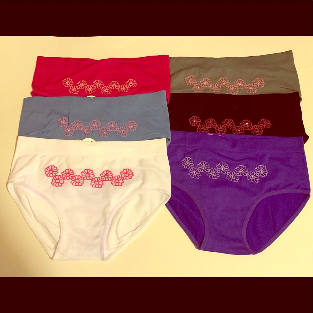 NWT One Size like Small/Medium